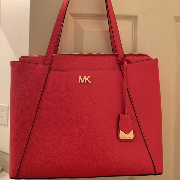 Michael Kors Maddie Tote NWT and dust bag - Picture 2 of 5